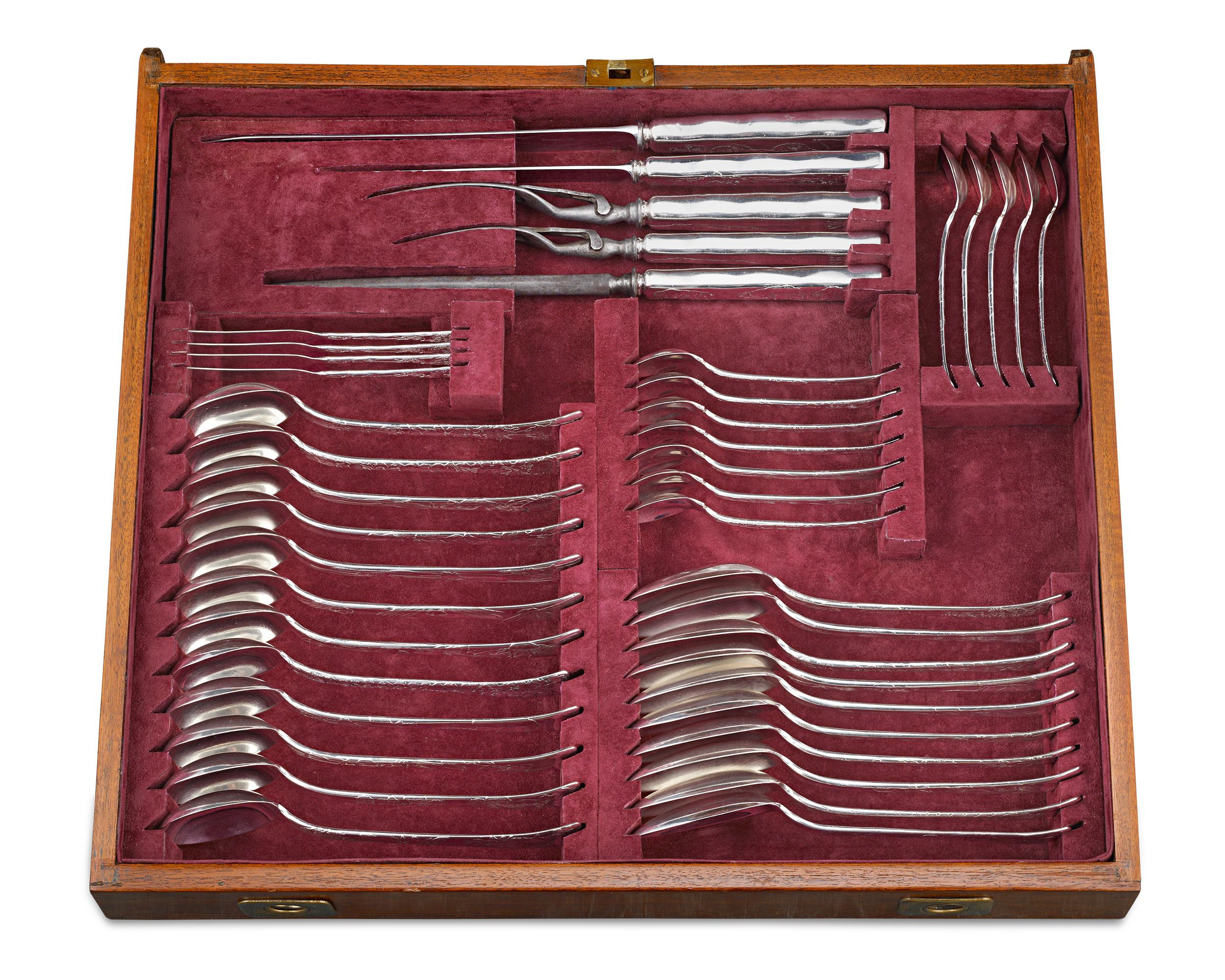 Tiffany & Co. Lap-Over Edge Flatware Service, 248 Pieces In Excellent Condition For Sale In New Orleans, LA
