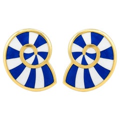 Tiffany & Co. Boucles d'oreilles en lapis-lazuli et nacre, en or jaune 18 carats