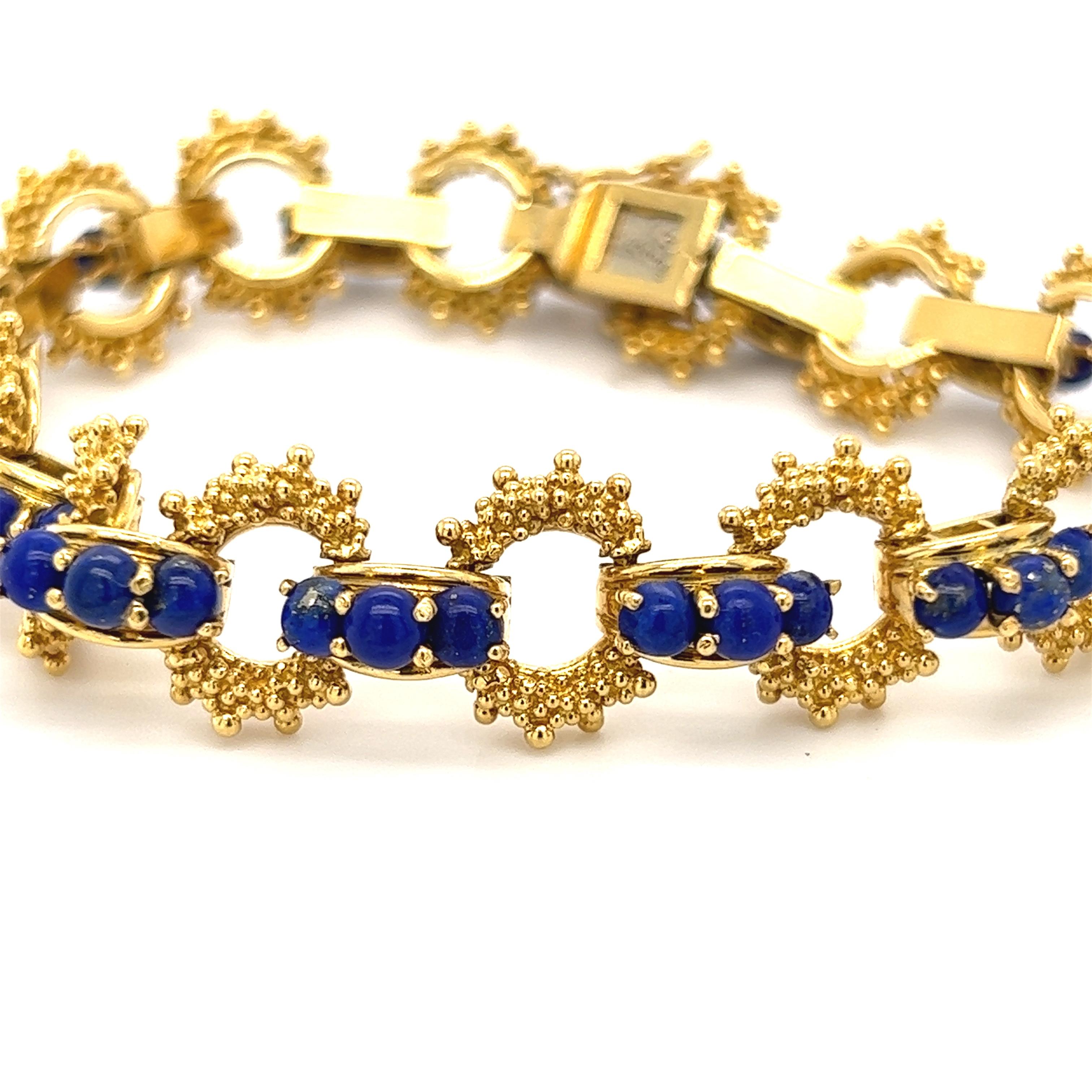 Beautiful Tiffany & Co. vintage lapis beaded bracelet. Very couture.

Details:

41- Lapis Beads- 3.1mm
18kt Yellow Gold