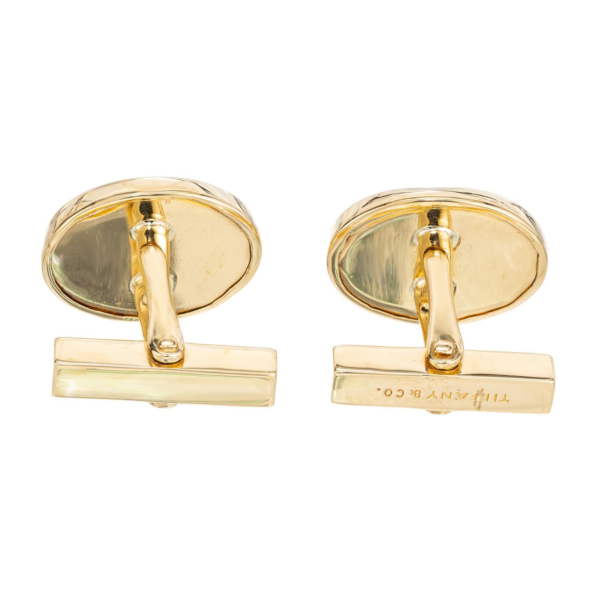 Tiffany & Co. Boutons de manchette en or jaune et lapis-lazuli Pour hommes en vente
