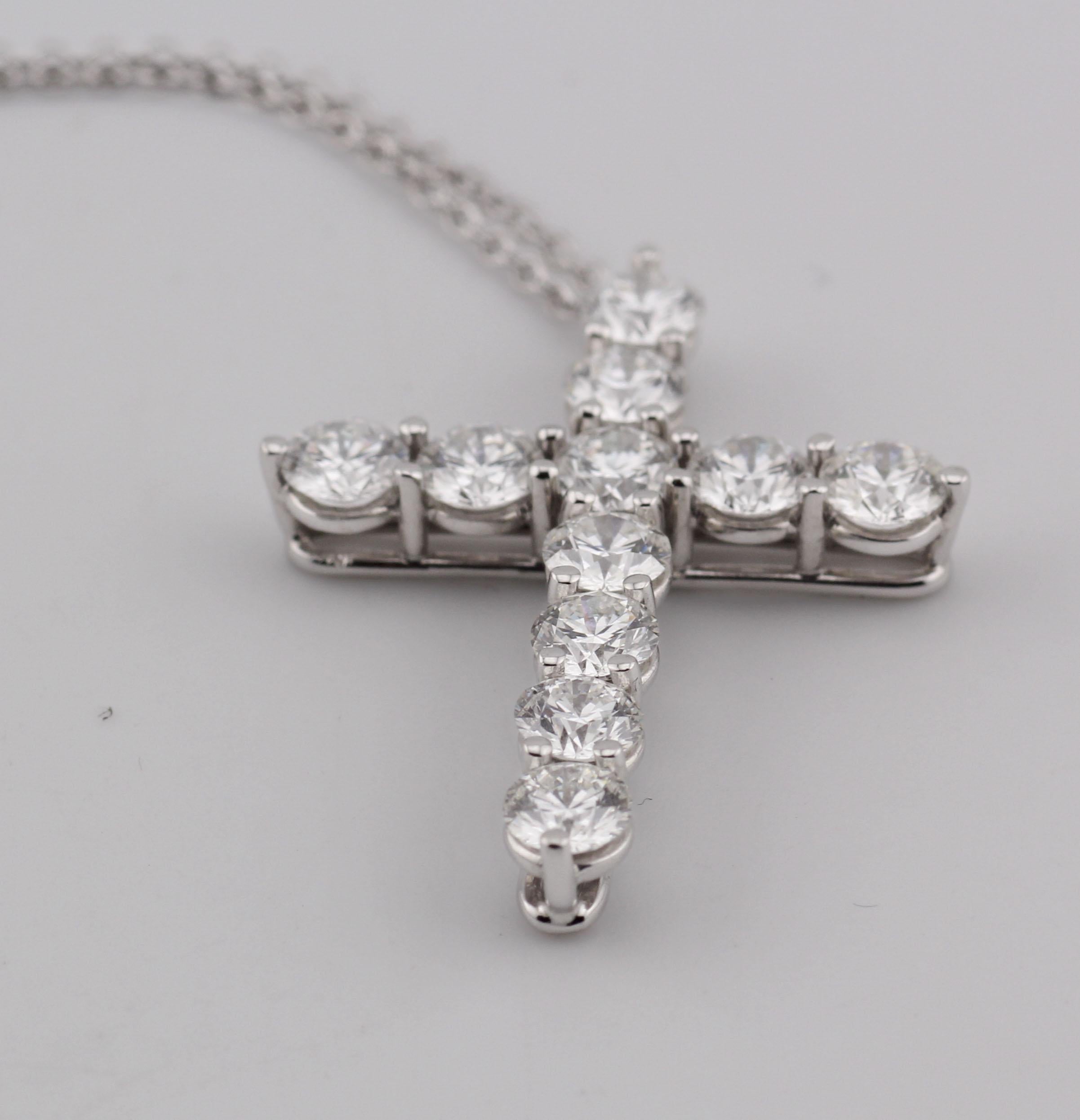 Tiffany & Co.  Grand collier croix en platine avec 1,71 ct de diamant en vente 2
