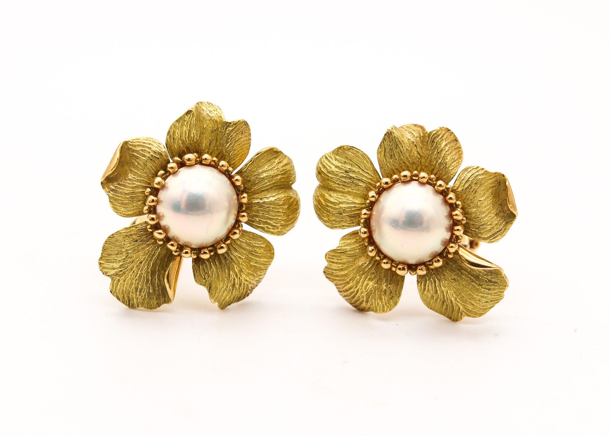 Modernist TIFFANY & CO. Large Flowers Earrings In 18Kt Yellow Gold With Round White Pearls For Sale