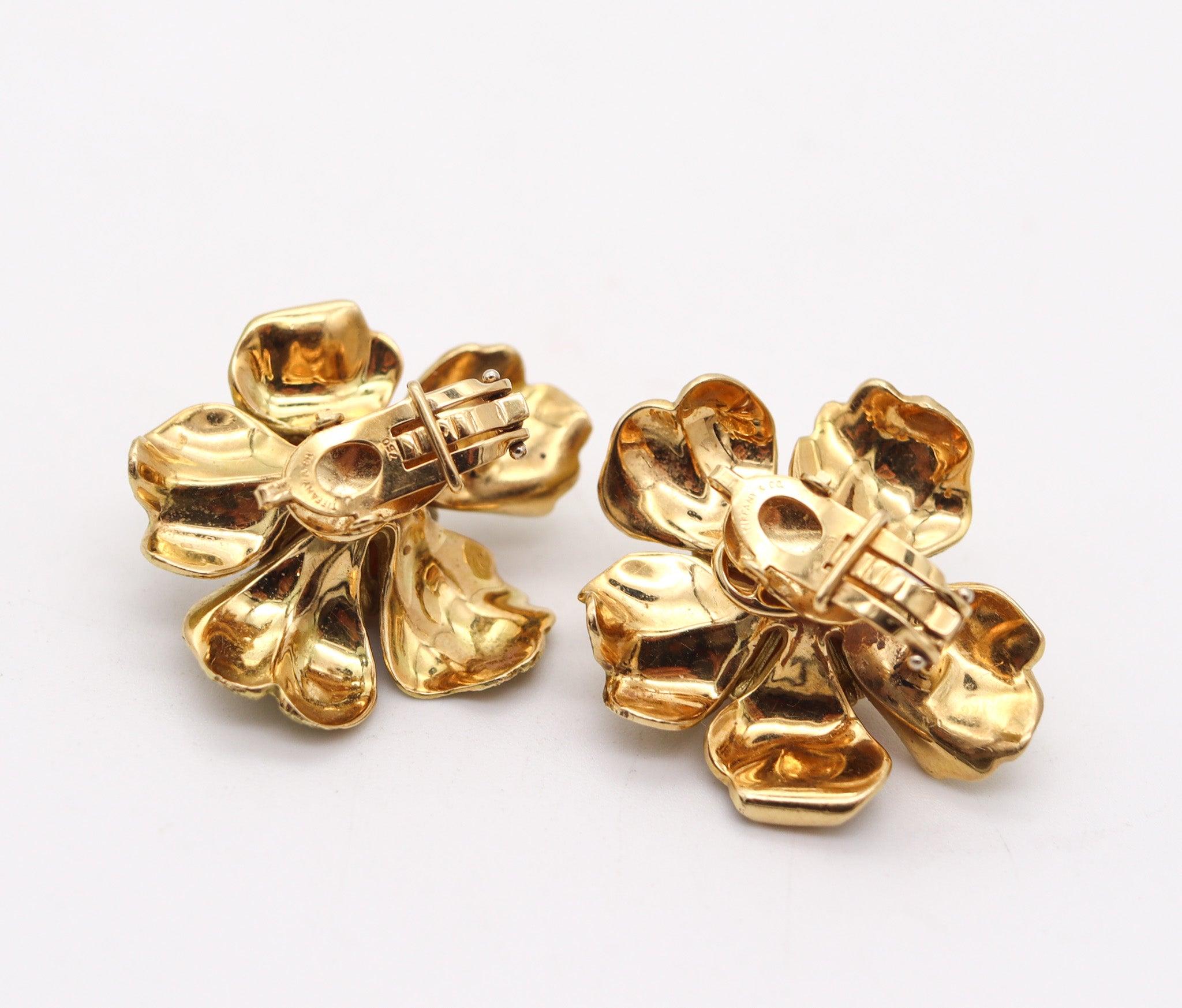 TIFFANY & CO. Large Flowers Earrings In 18Kt Yellow Gold With Round White Pearls In Excellent Condition For Sale In Miami, FL