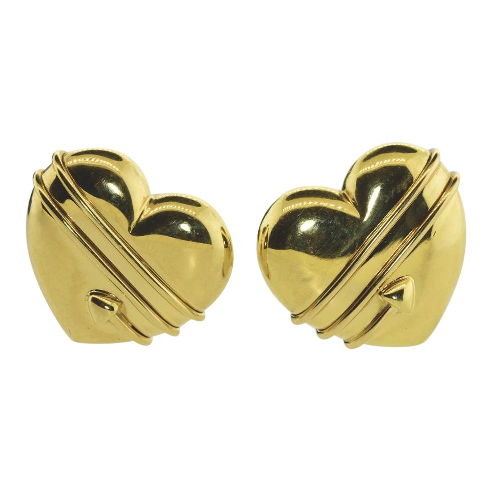 Orecchini con cuore e freccia di Tiffany & Co. Questo esemplare è la misura più grande realizzata di questi orecchini. Questi orecchini, contrassegnati dal marchio 750 per circa 18 carati e da Tiffany & Co. con la data di produzione del 1994, non