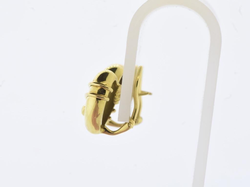 Tiffany & Co.  Orecchini d'oro 18 carati di grandi dimensioni con motivo a cuore e freccia di Cupido in vendita 3