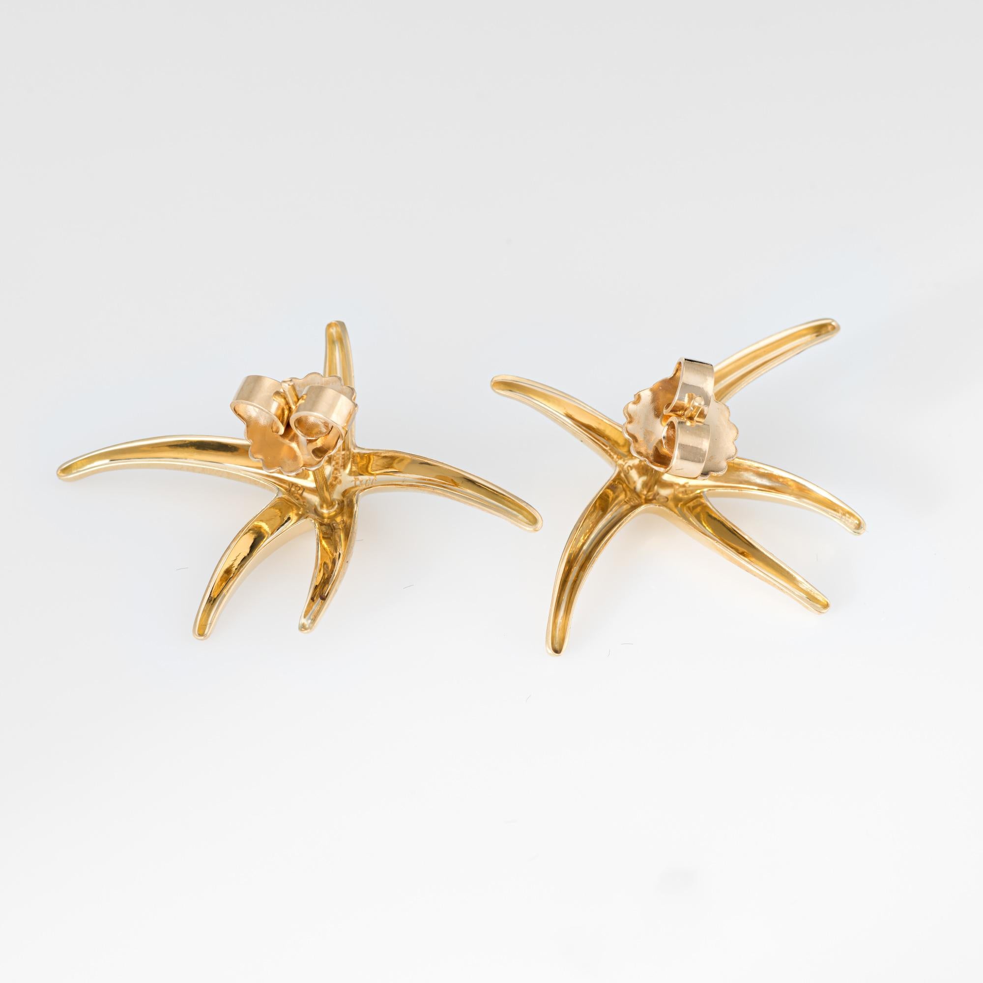 Elegant pair of vintage Tiffany & Co starfish earrings (circa 1980s) crafted in 18k yellow gold. 

The large starfish Tiffany & Co earrings are designed by Elsa Peretti. The earrings are fitted with post and butterfly backings for pierced ears.