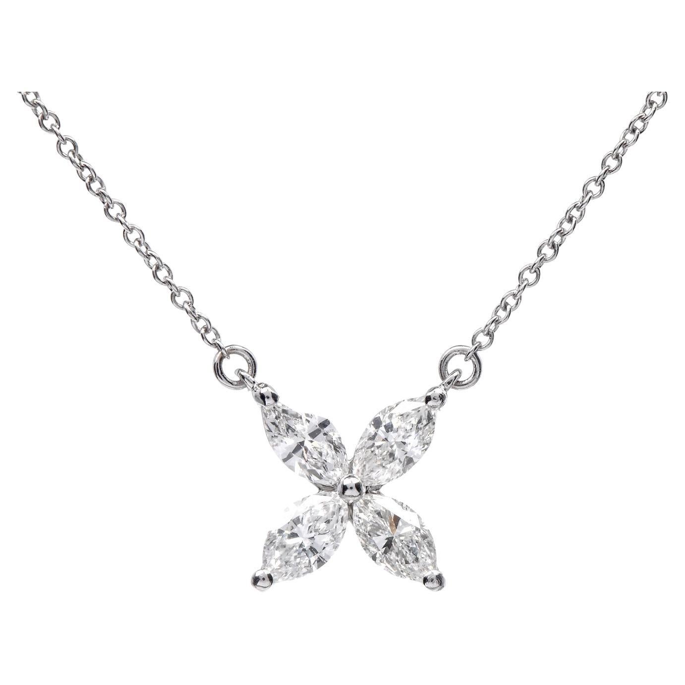 Tiffany & Co, grand collier pendentif Victoria en platine avec diamants de 0,81 carat