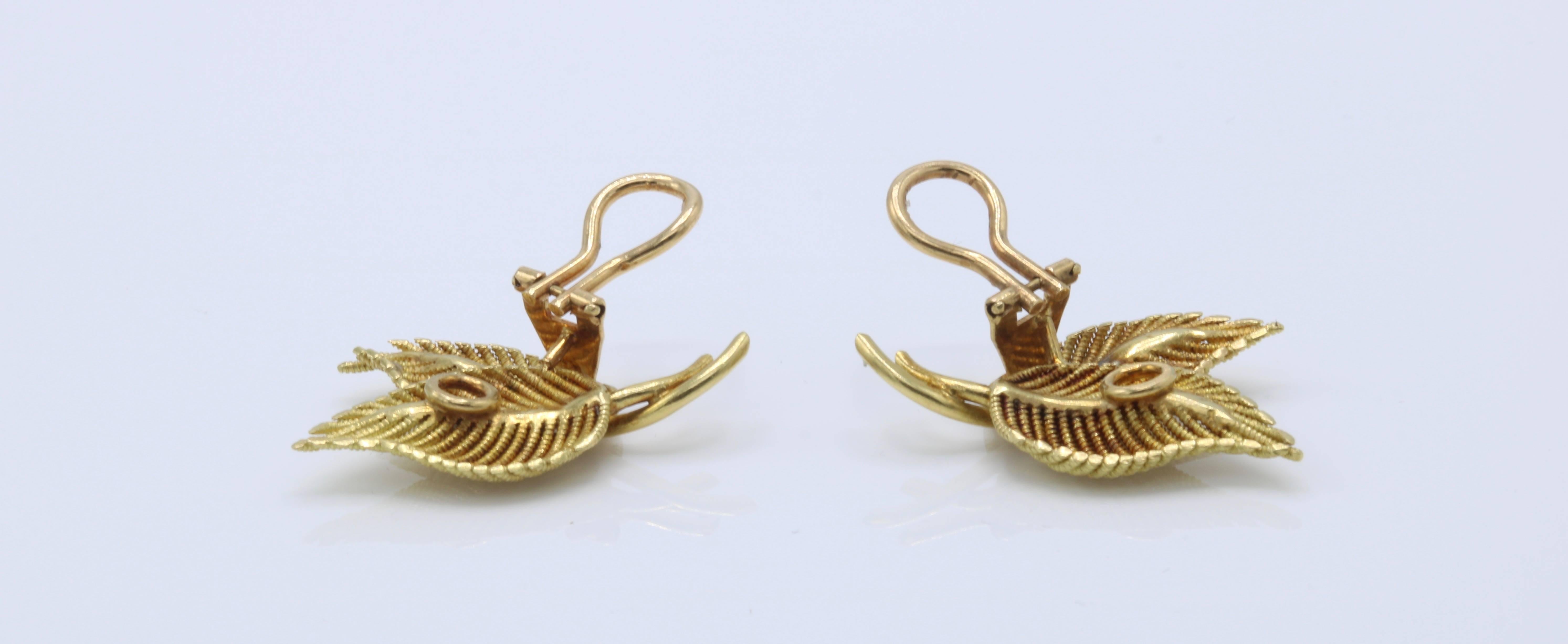 Tiffany & Co. Leaf Clip-On Earrings

18k Gold 