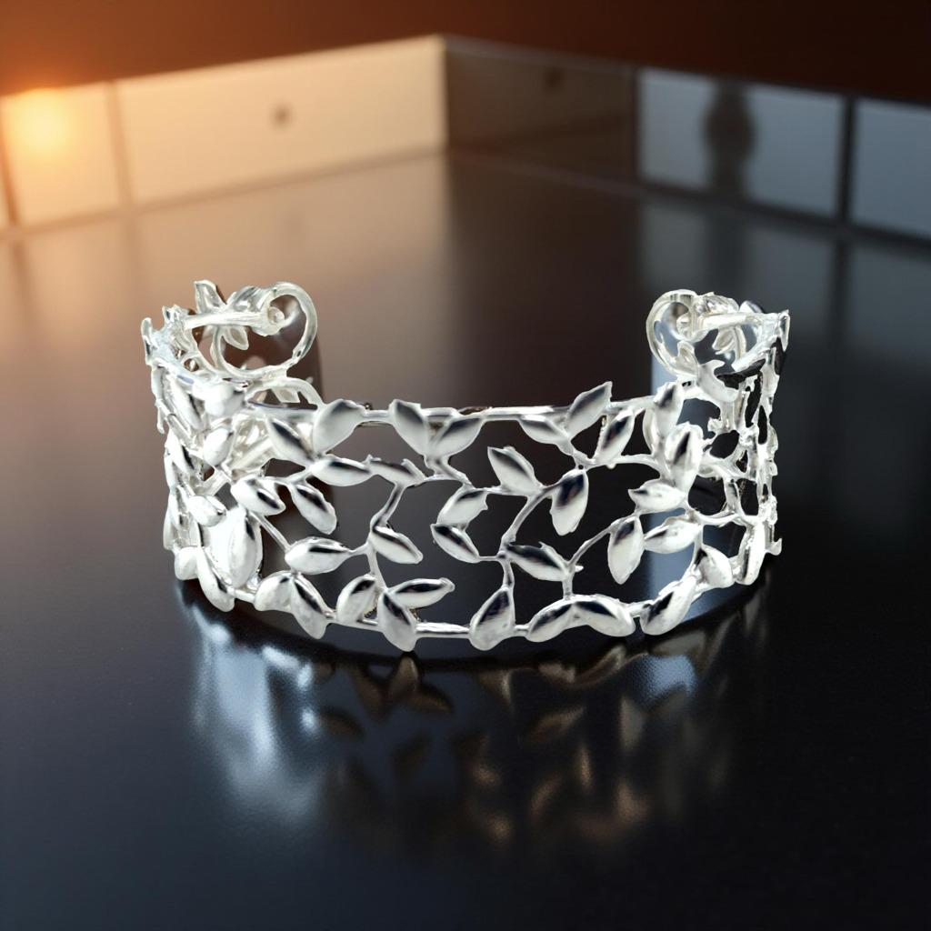Tiffany & Co Leaf Cuff Bracelet By Elsa Peretti Sterling Silver Size 'M' Estate 1