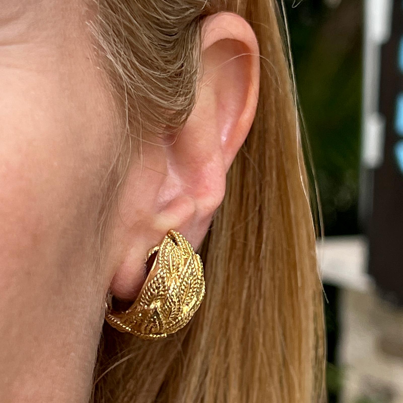 Tiffany & Co. Leaf Motif Textured 18 Karat Yellow Gold Earclip Estate Earrings 2
