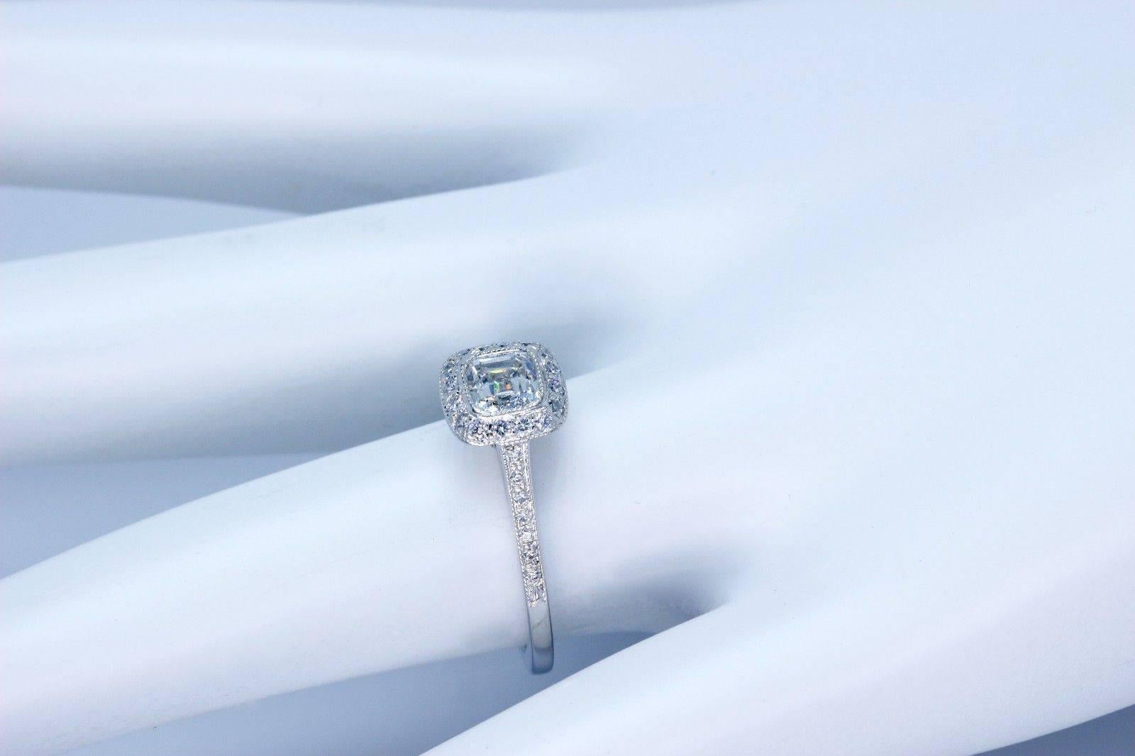 Tiffany & Co. Verlobungsring aus Platin mit 0,66 Karat Diamant im Kissenschliff und Platin im Angebot 6