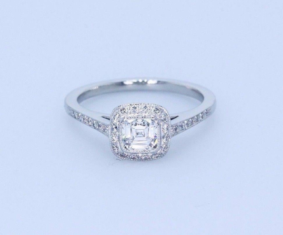 Tiffany & Co. Verlobungsring aus Platin mit 0,66 Karat Diamant im Kissenschliff und Platin im Angebot 3