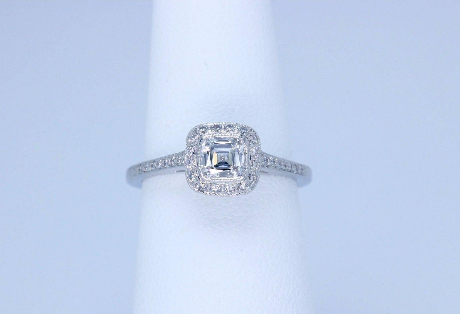 Tiffany & Co. Verlobungsring aus Platin mit 0,66 Karat Diamant im Kissenschliff und Platin im Angebot 5