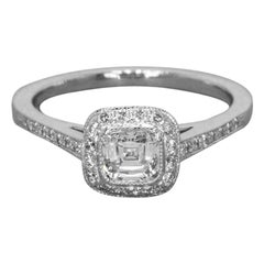 Tiffany & Co. Anello di fidanzamento Legacy con diamante a cuscino da 0,66 carati e platino