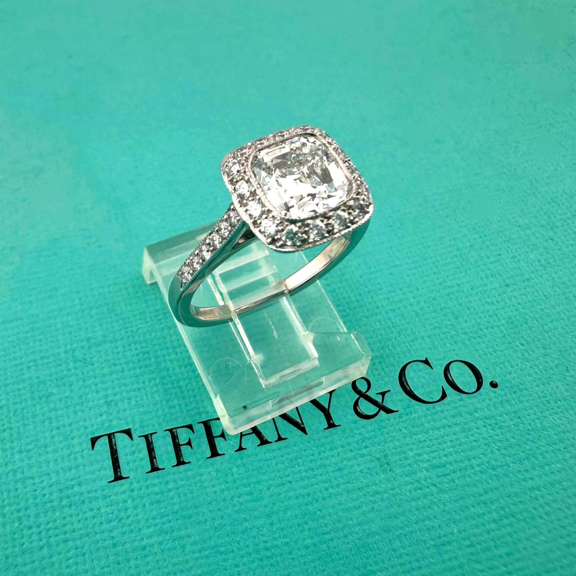 Tiffany & Co. OUR LEGACY Anello di fidanzamento aureolato con diamante a cuscino da 2,02 tc D VS1 in platino in vendita 6