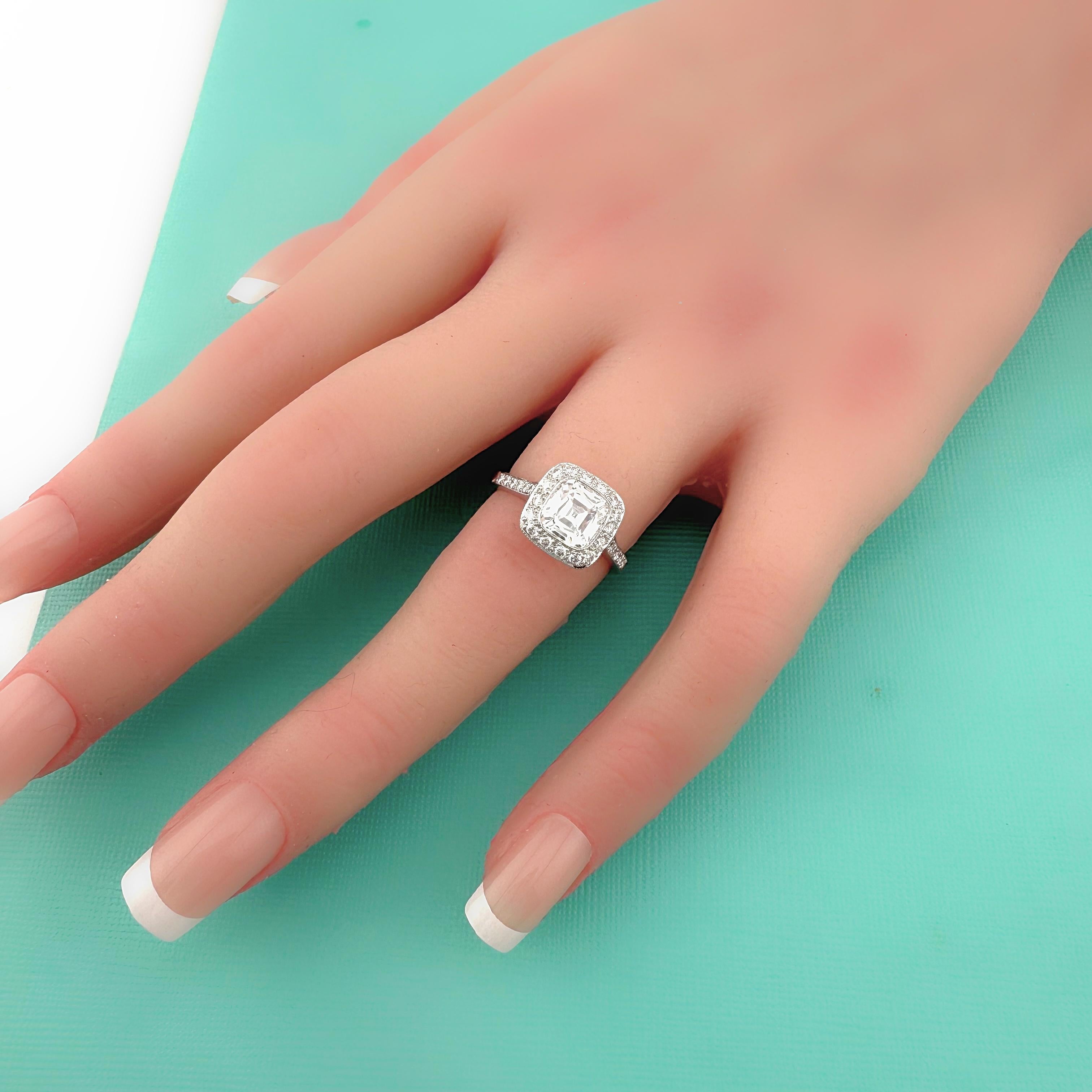 Tiffany & Co. OUR LEGACY Anello di fidanzamento aureolato con diamante a cuscino da 2,02 tc D VS1 in platino in vendita 7