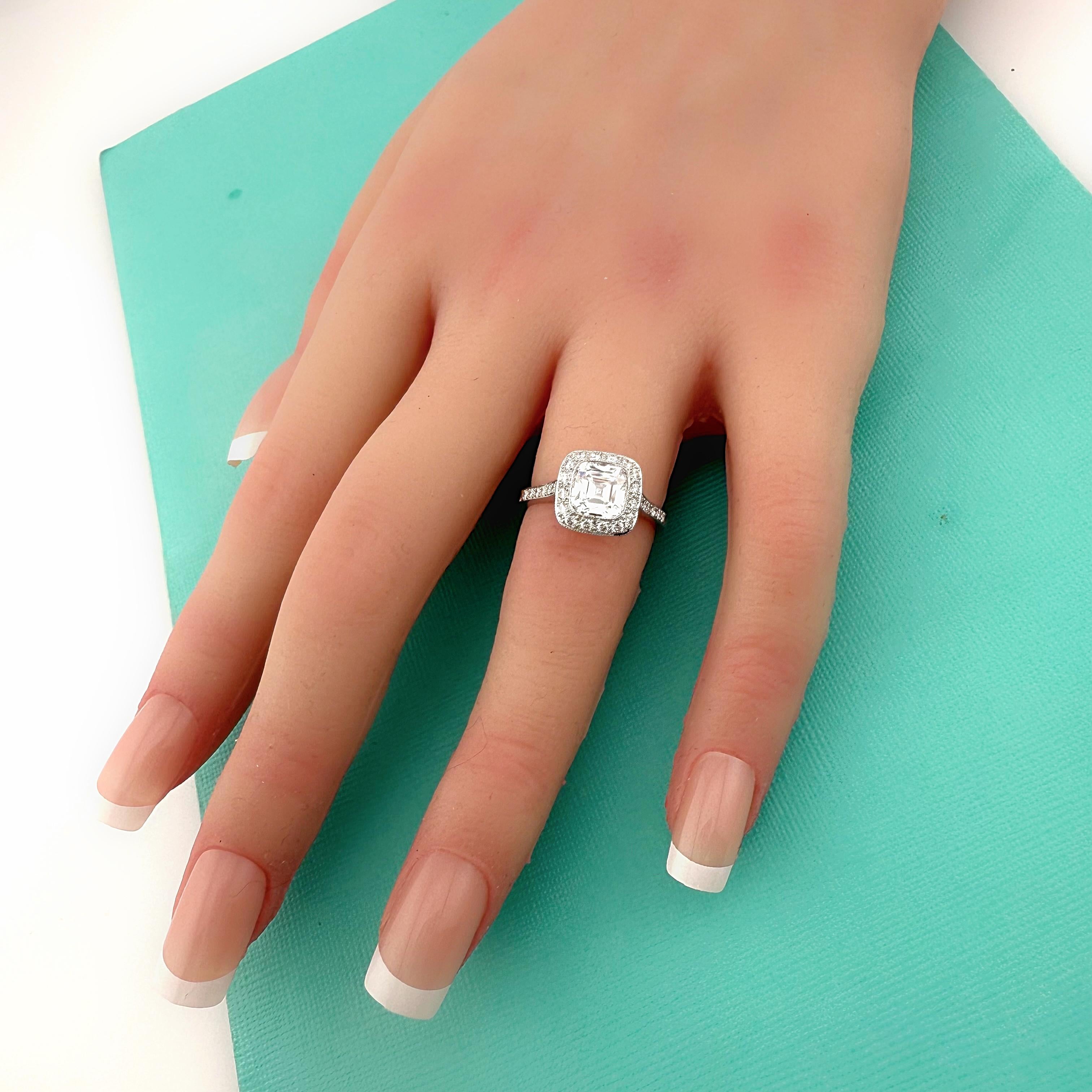 Tiffany & Co. OUR LEGACY Anello di fidanzamento aureolato con diamante a cuscino da 2,02 tc D VS1 in platino in vendita 8