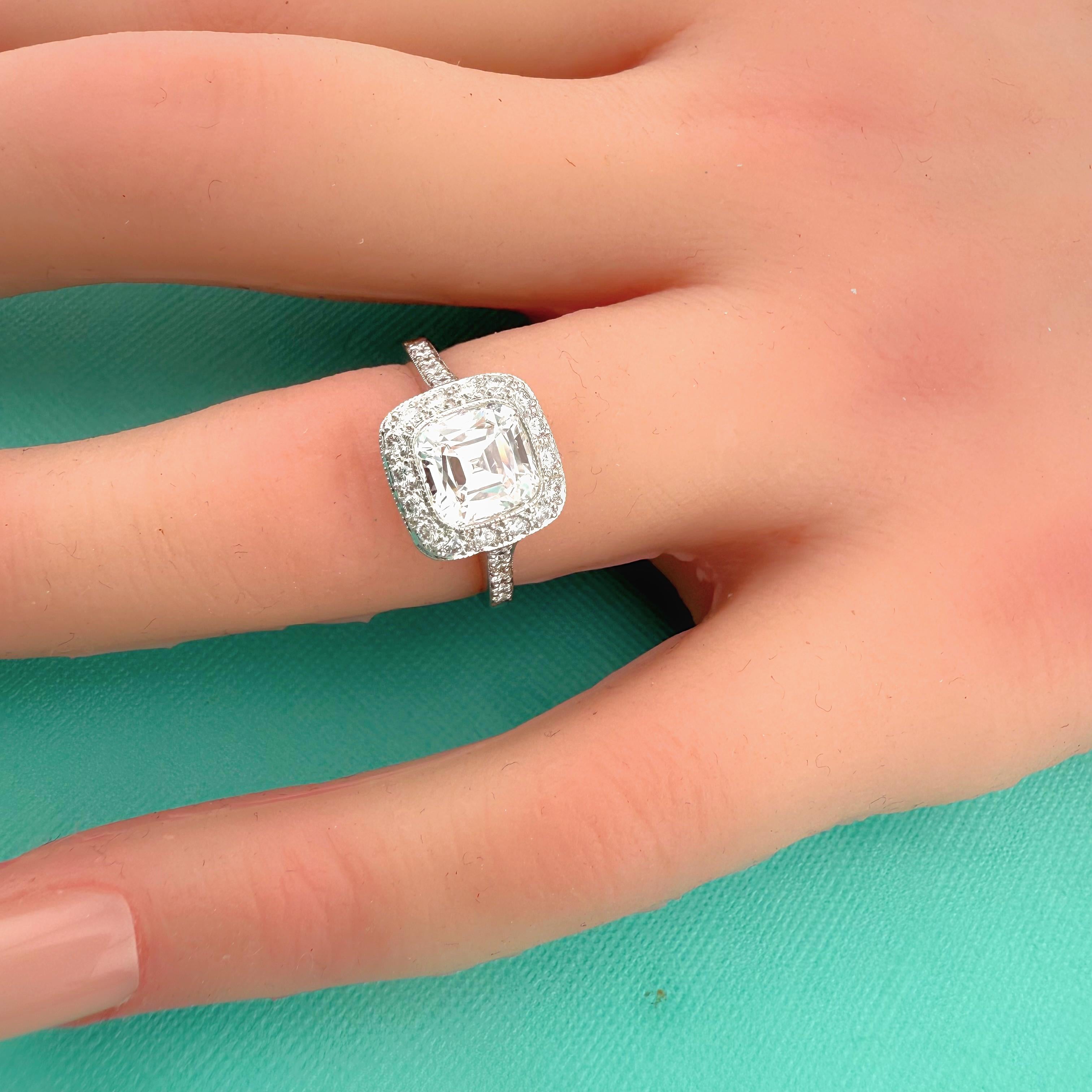 Tiffany & Co. OUR LEGACY Anello di fidanzamento aureolato con diamante a cuscino da 2,02 tc D VS1 in platino in vendita 9