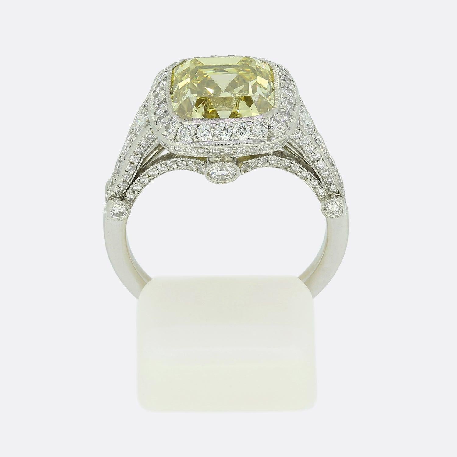 Tiffany & Co. Legacy, bague de fiançailles avec diamant jaune intense fantaisie de 4.0 carats en vente 1