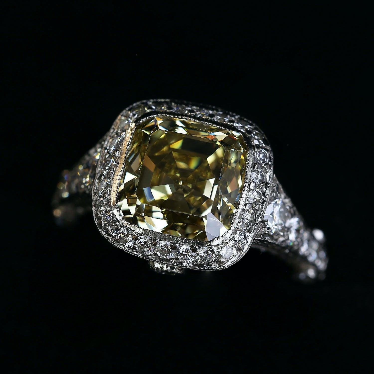 Tiffany & Co. Legacy, bague de fiançailles avec diamant jaune intense fantaisie de 4.0 carats en vente 4