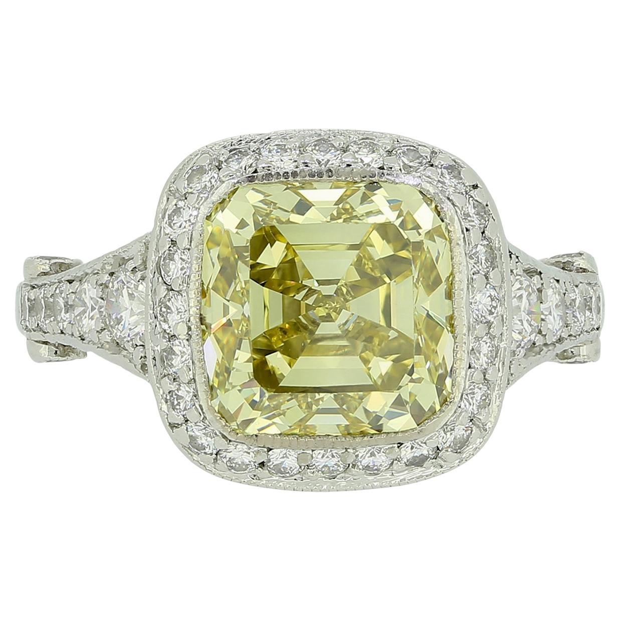 Tiffany
Co. Legacy, bague de fiançailles avec diamant jaune intense fantaisie de 4.0 carats