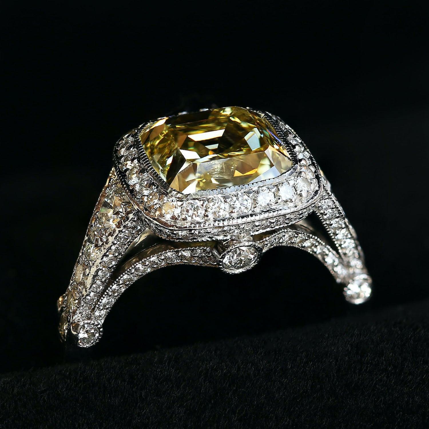 Tiffany & Co. Legacy, bague de fiançailles avec diamant jaune intense fantaisie de 4,00 carats en vente 2