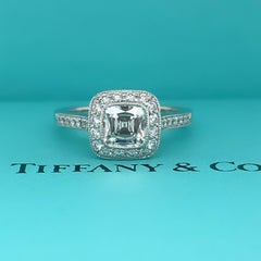 Tiffany & Co. Legacy Cushion Diamant 1,33 Tcw Halo Verlobungsring Platin
