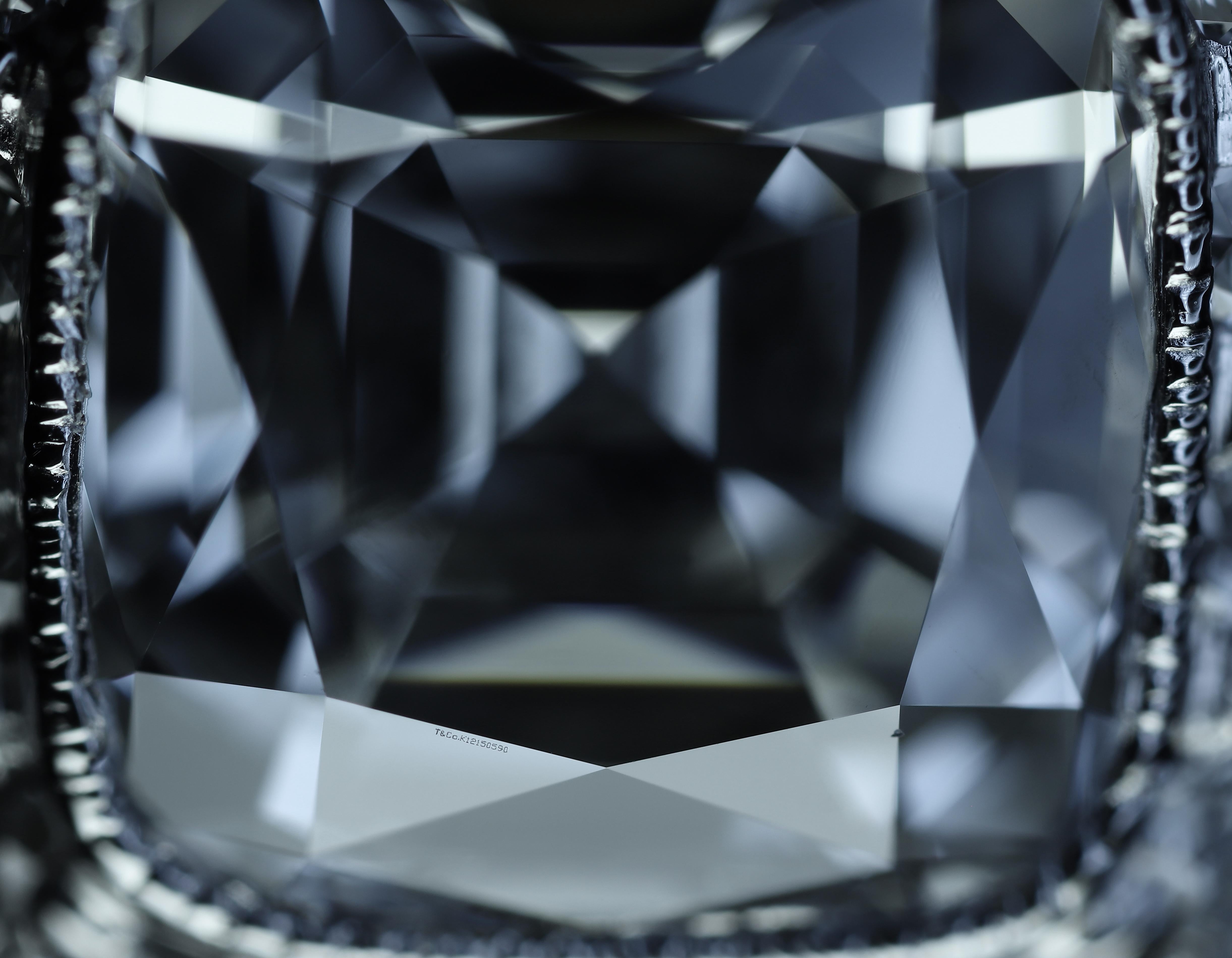 Tiffany & Co. Legacy Cushion Diamond Engagement Ring 1.56ct Ttl, HVVS1 Ex Cut 6