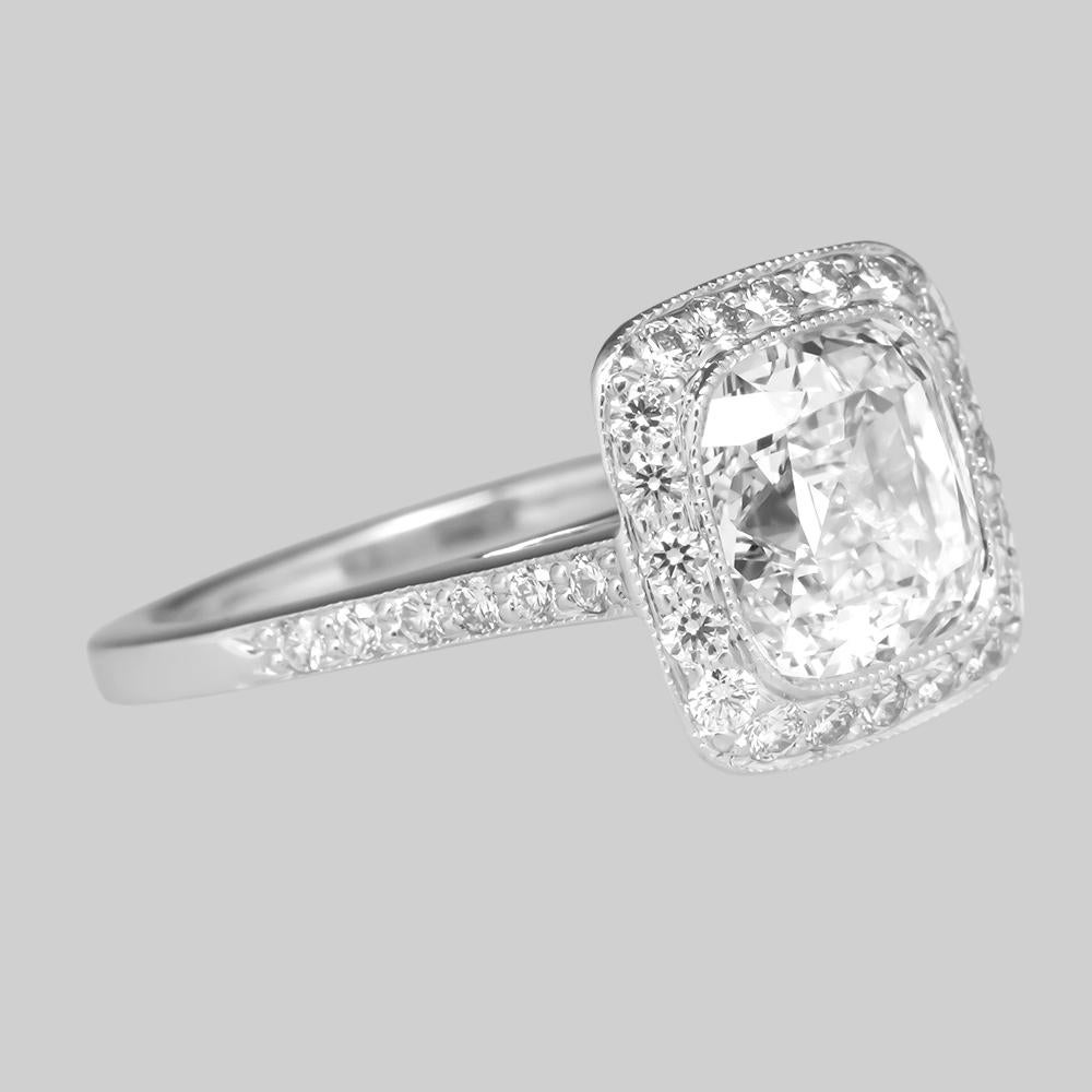 Moderne Tiffany & Co. Bague de fiançailles en platine à diamant coussin Legacy Solitaire  en vente