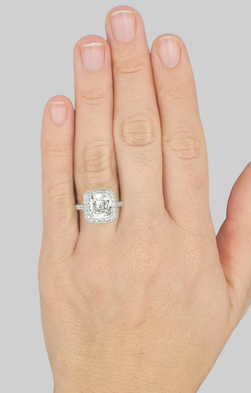 Tiffany & Co. Legacy Cushion Diamond Engagement Solitaire Platinum Ring  In Excellent Condition For Sale In Rome, IT