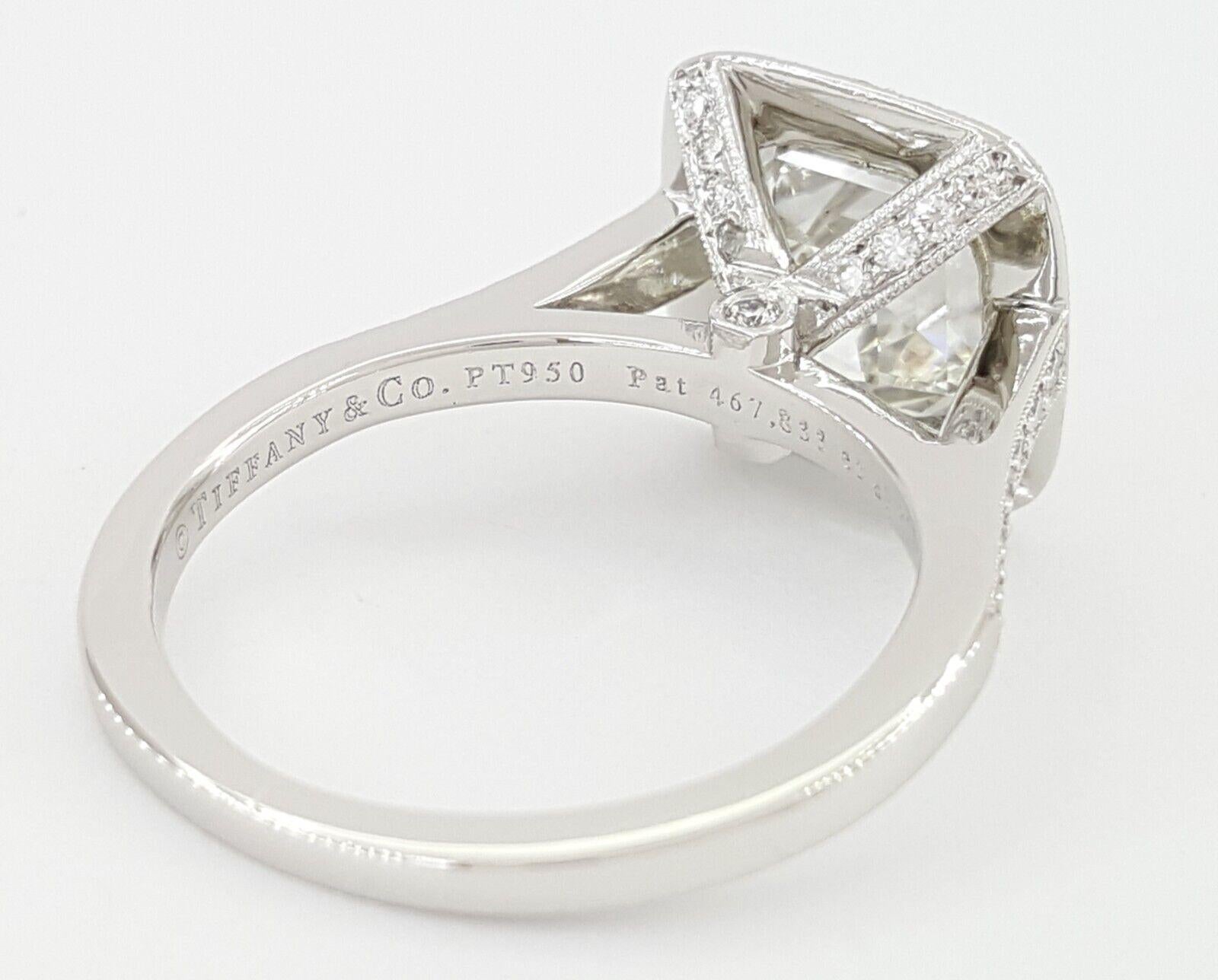 Tiffany & Co. Bague de fiançailles solitaire en platine avec diamant coussin Legacy  Unisexe en vente