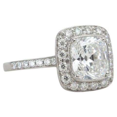 Tiffany 
Co. Bague de fiançailles en platine avec diamant coussin Legacy