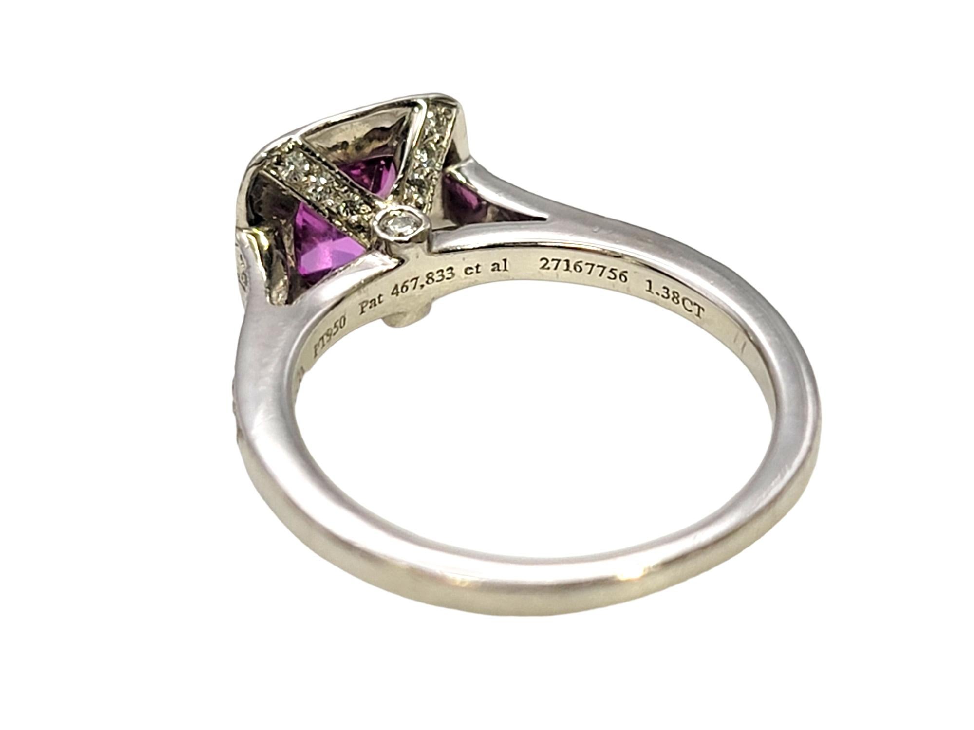 Tiffany & Co. Legacy Bague en platine avec saphir rose et halo de diamants, taille 4,5 en vente 3