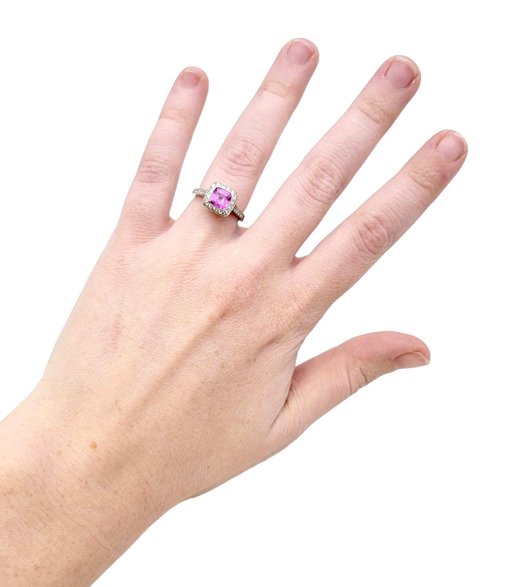 Tiffany & Co. Legacy Bague en platine avec saphir rose et halo de diamants, taille 4,5 en vente 5