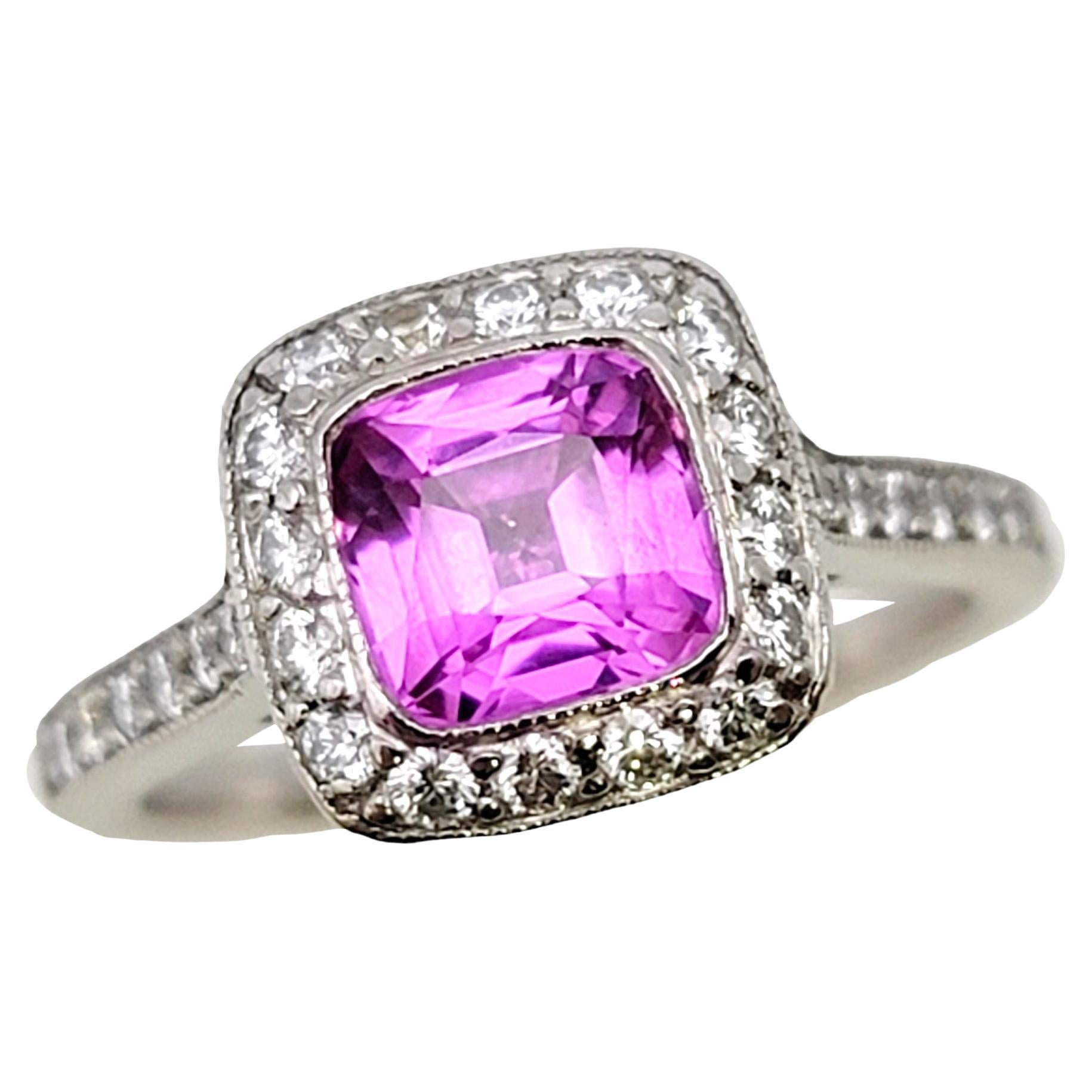 Tiffany & Co. Legacy Halo-Ring aus Platin mit rosa Saphir und Diamant in Platin Größe 4,5 im Angebot