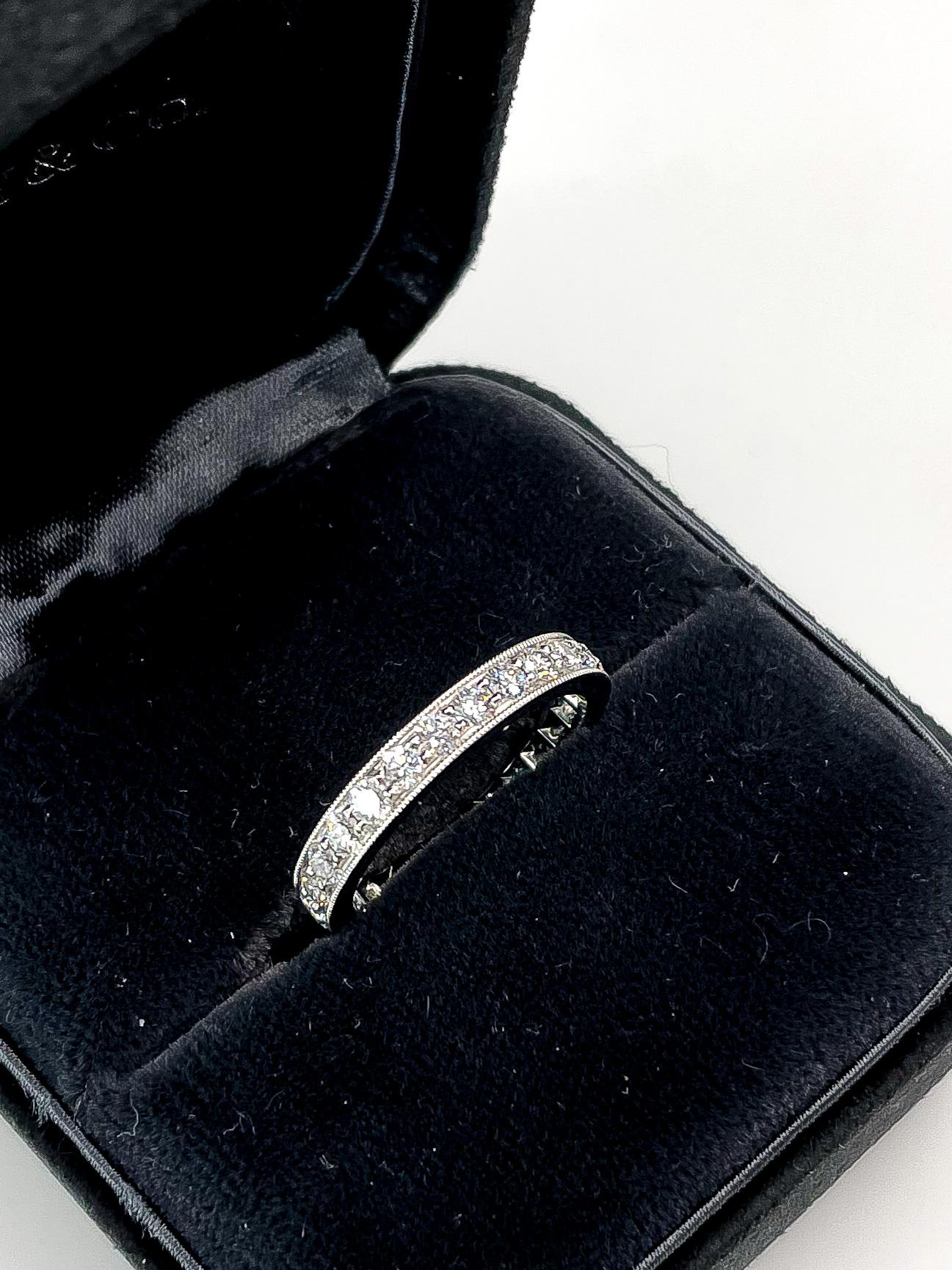 Tiffany & Co. Legacy Bague en platine avec diamant rond de 1,50 cttw Pour femmes en vente