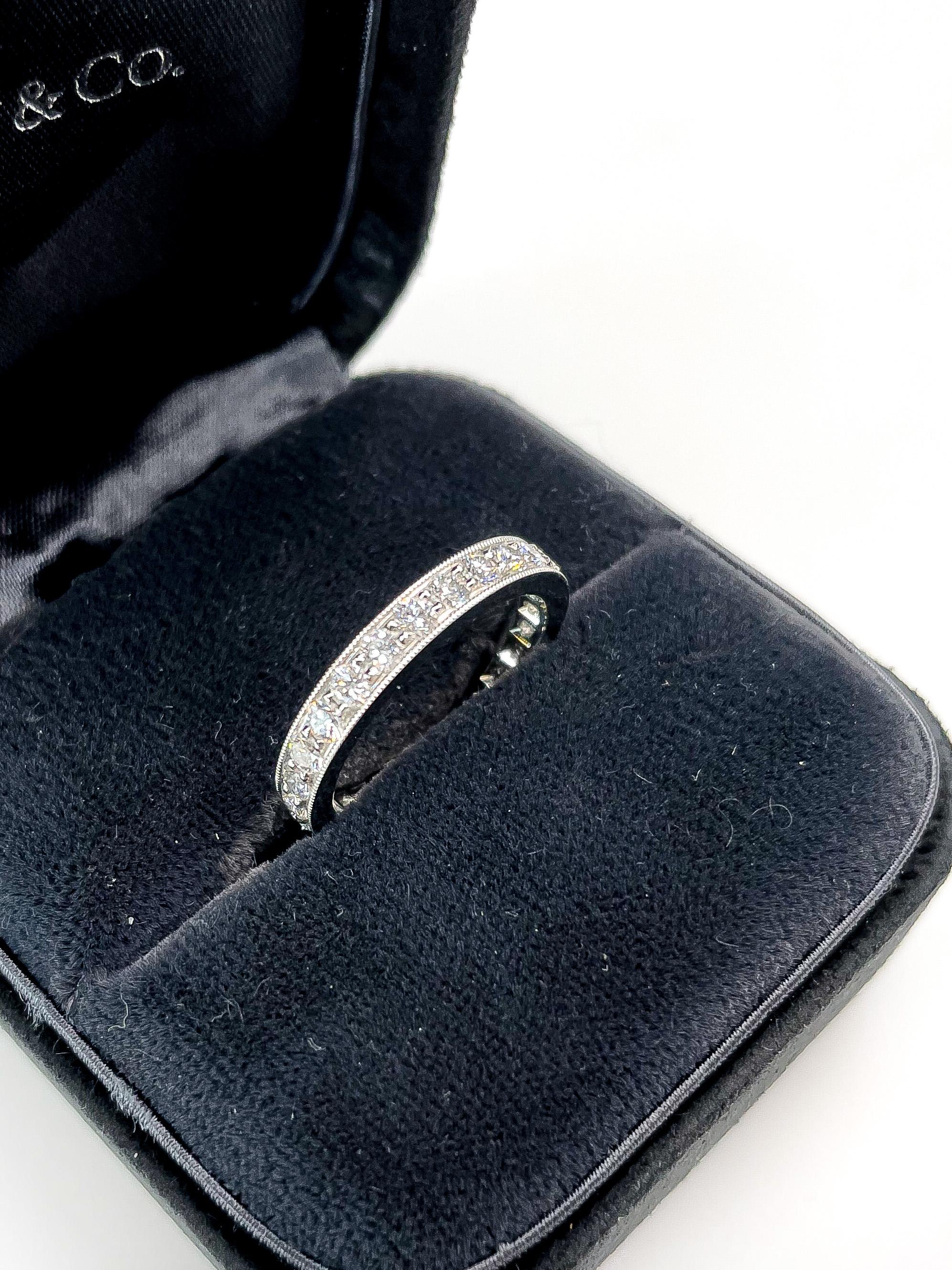 Tiffany & Co. Legacy Bague en platine avec diamant rond de 1,50 cttw en vente 1