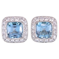 Tiffany & Co. Legacy Platin-Ohrstecker mit Aquamarin und Diamanten im Halo-Design, 3,20 Karat