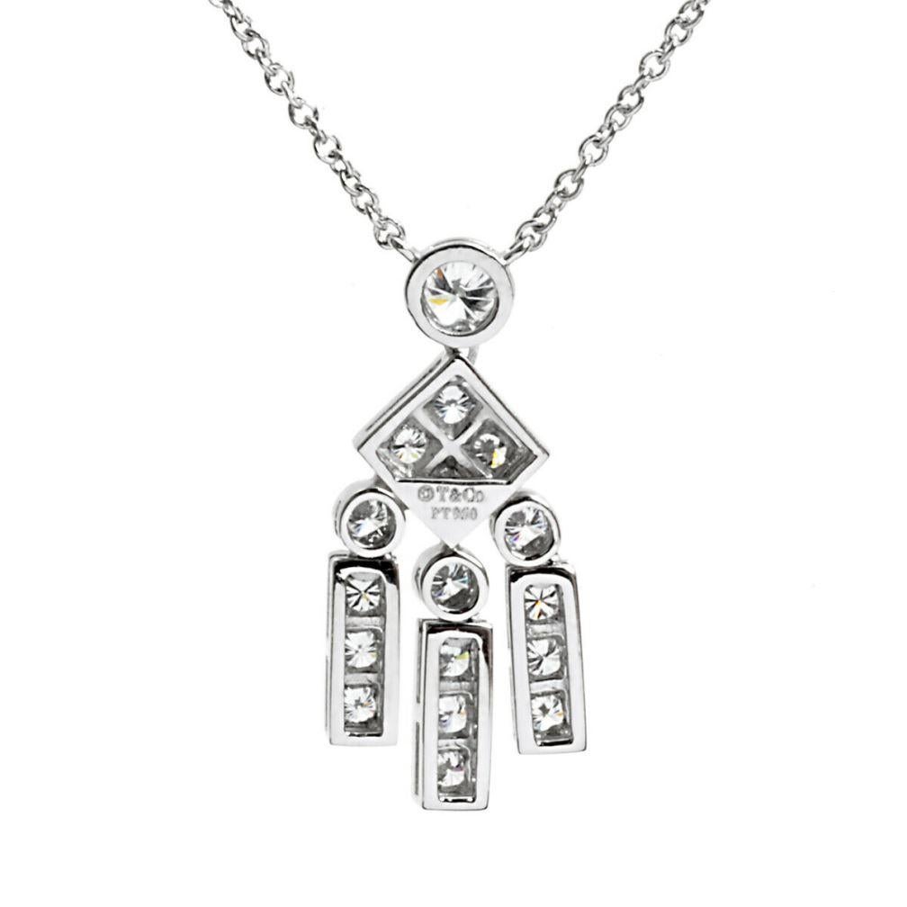 Taille ronde TIFFANY & Co. Collier Legacy en platine avec pendentif en forme de goutte et diamant  en vente