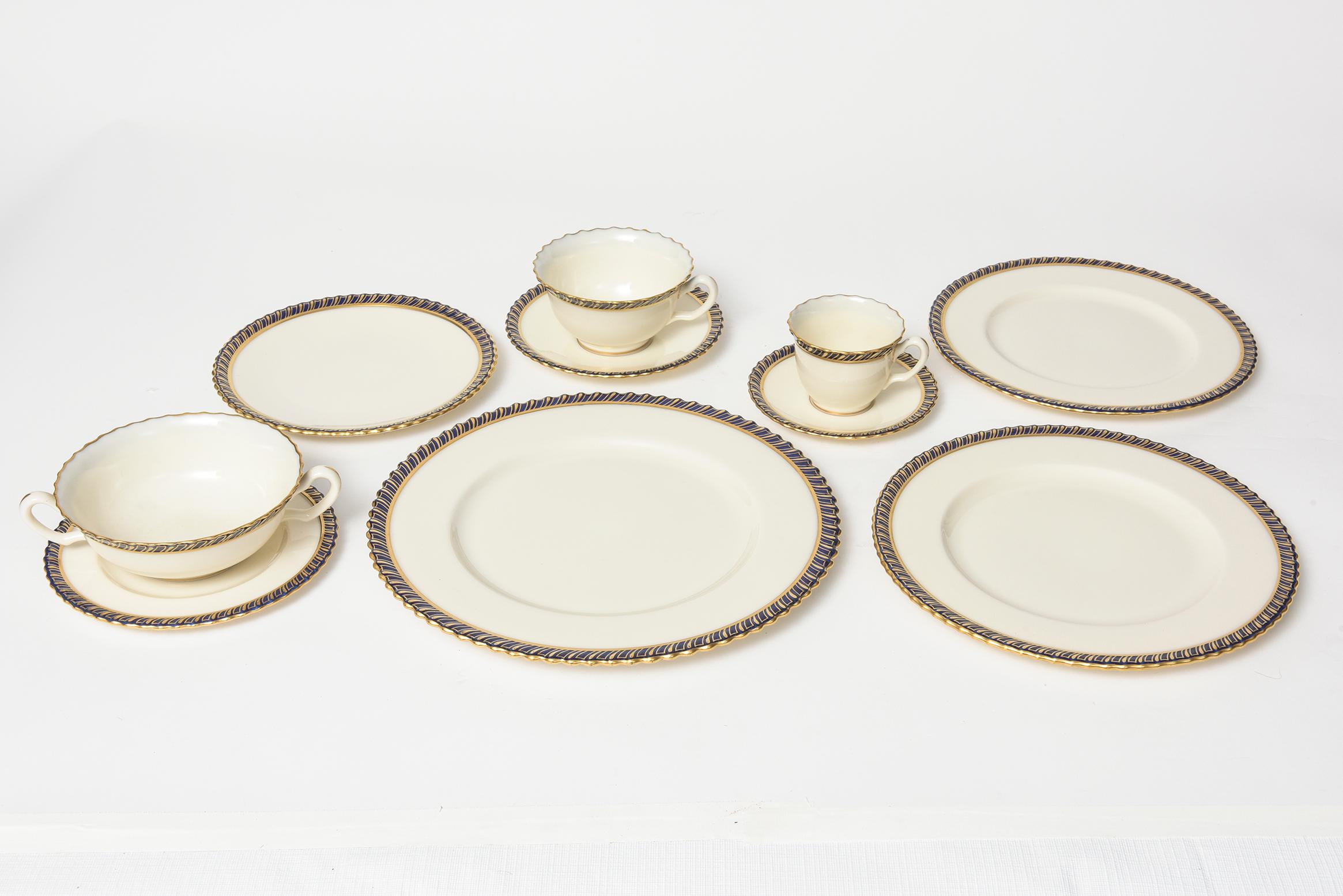 Tiffany & Co. Lenox Gadroon Cobalt Blue Gold Edge 10 Pc. Place Setting for 8 In Good Condition In Miami Beach, FL