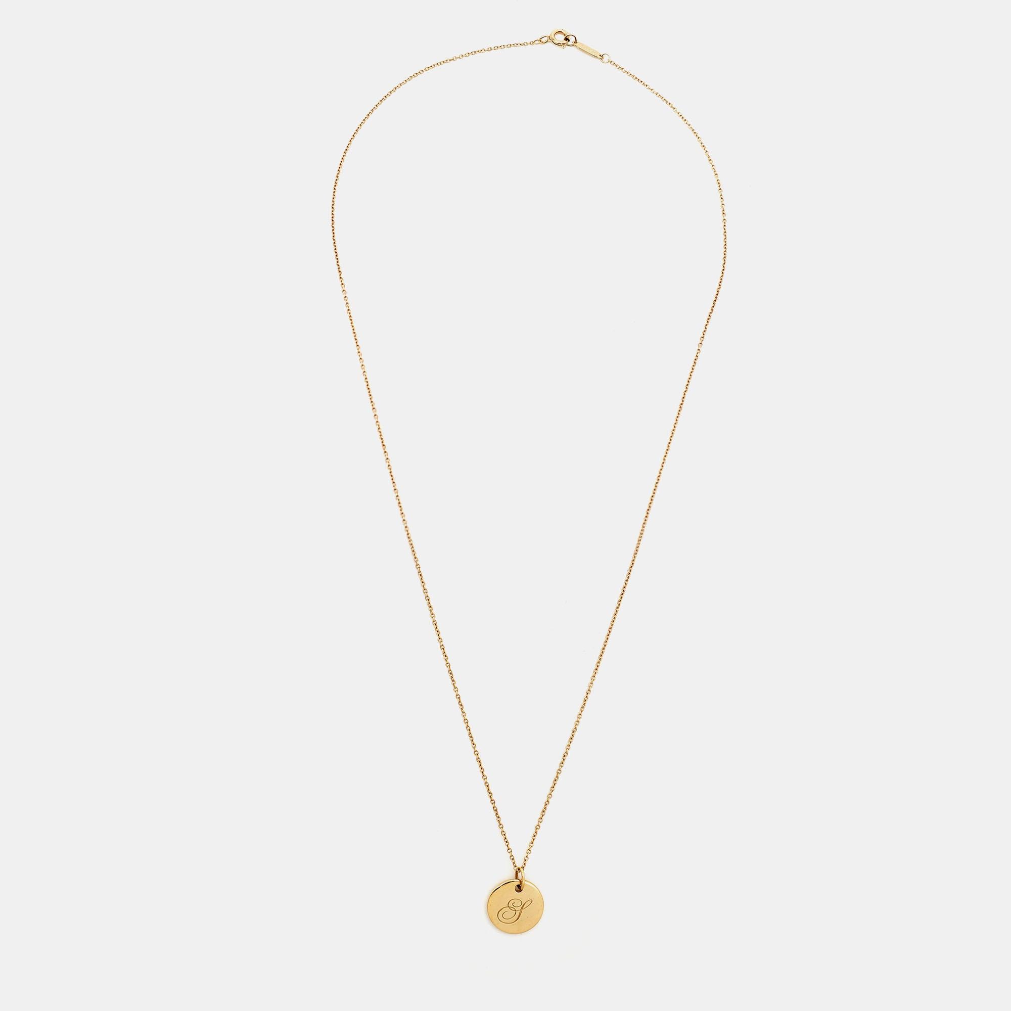 Tiffany & Co. Letter S Round 18k Yellow Gold Necklace In Good Condition In Dubai, Al Qouz 2