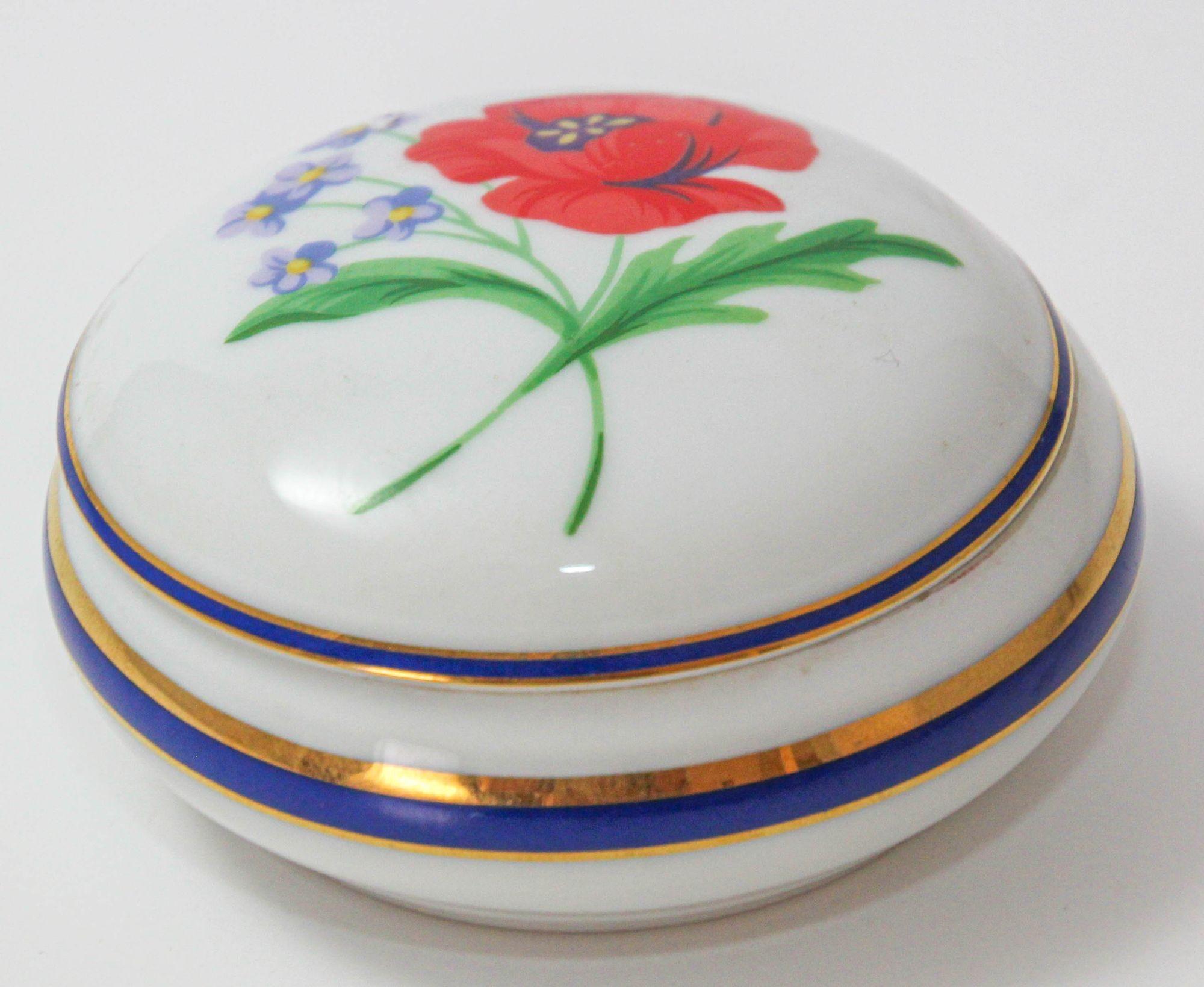 Tiffany & Co. Limoges France American Garden Round Porcelain Collectible Box In Good Condition For Sale In North Hollywood, CA