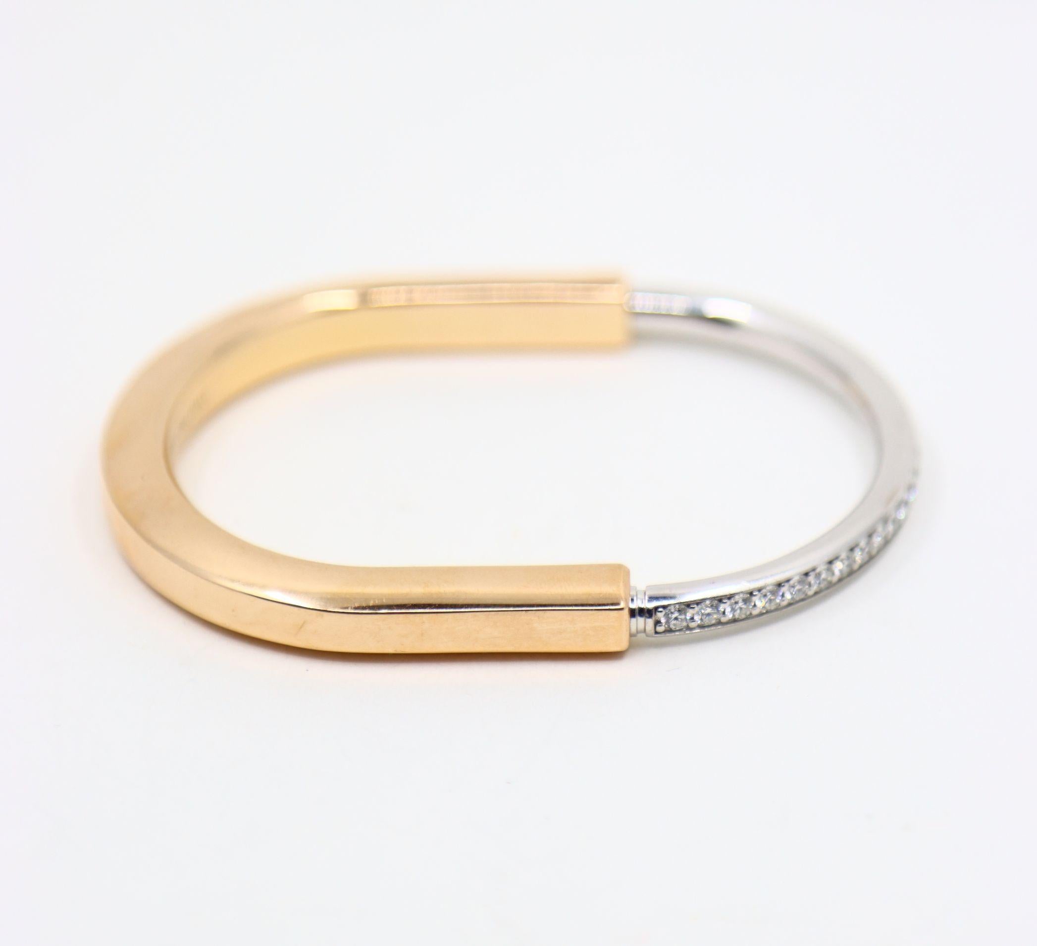 Tiffany & Co. Bracciale con diamanti in oro bianco e giallo 18 carati Lock in vendita 6