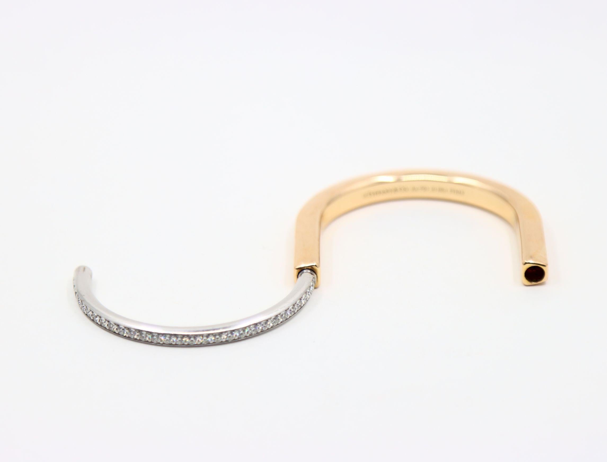 Tiffany & Co. Bracciale con diamanti in oro bianco e giallo 18 carati Lock in vendita 8