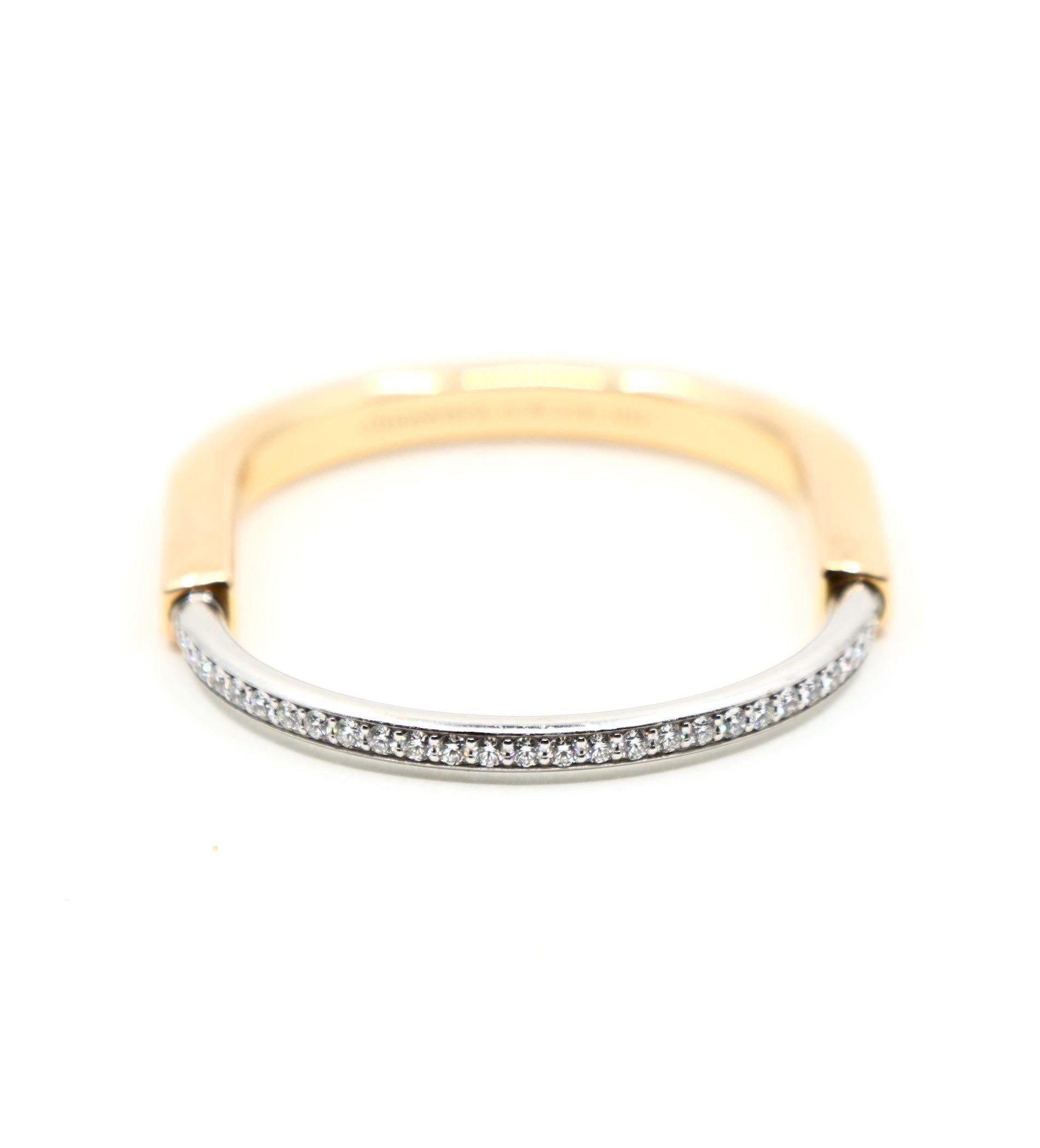 Tiffany & Co. Bracciale con diamanti in oro bianco e giallo 18 carati Lock In condizioni buone in vendita a Flushing, NY