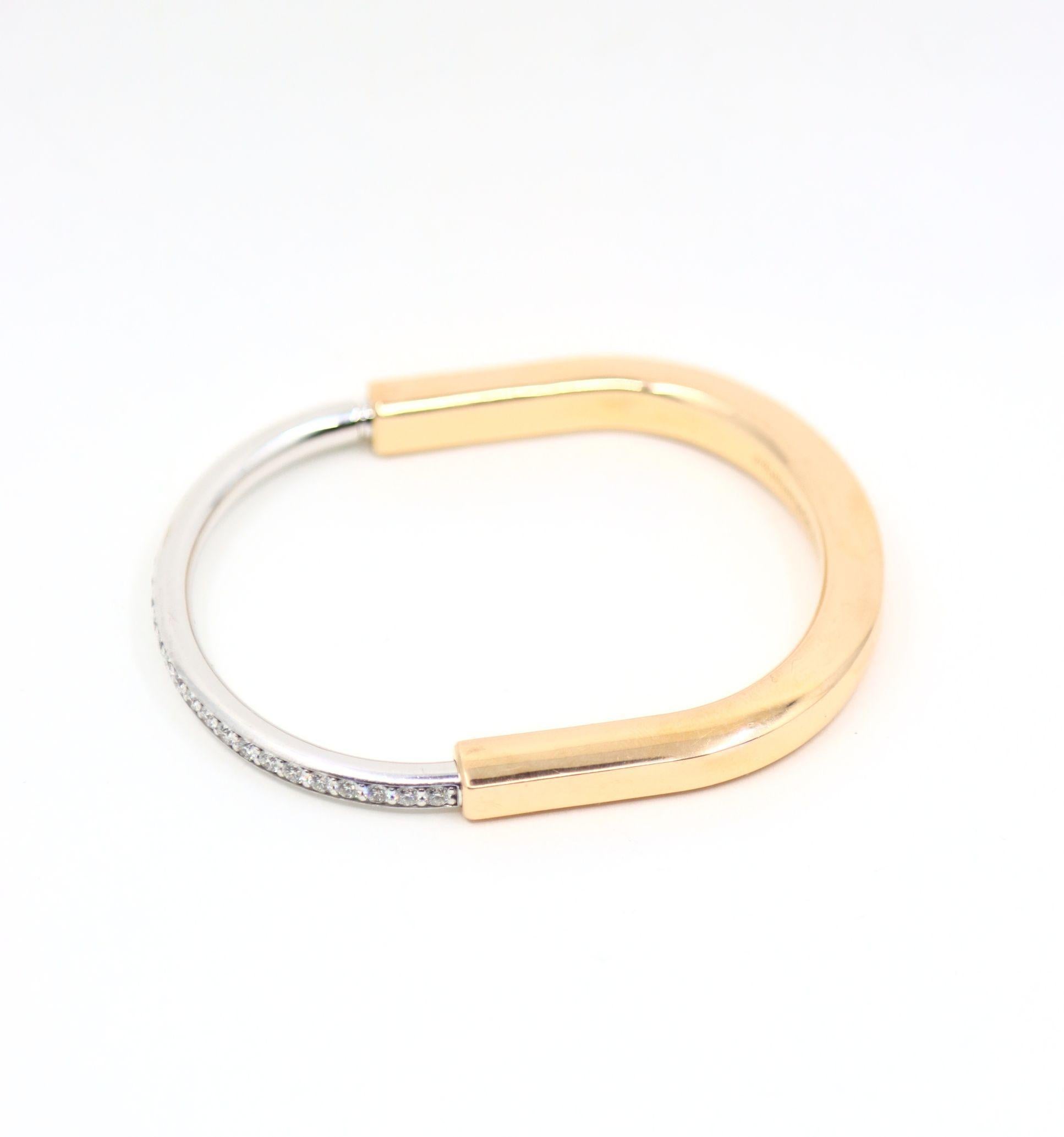 Tiffany & Co. Bracciale con diamanti in oro bianco e giallo 18 carati Lock in vendita 1