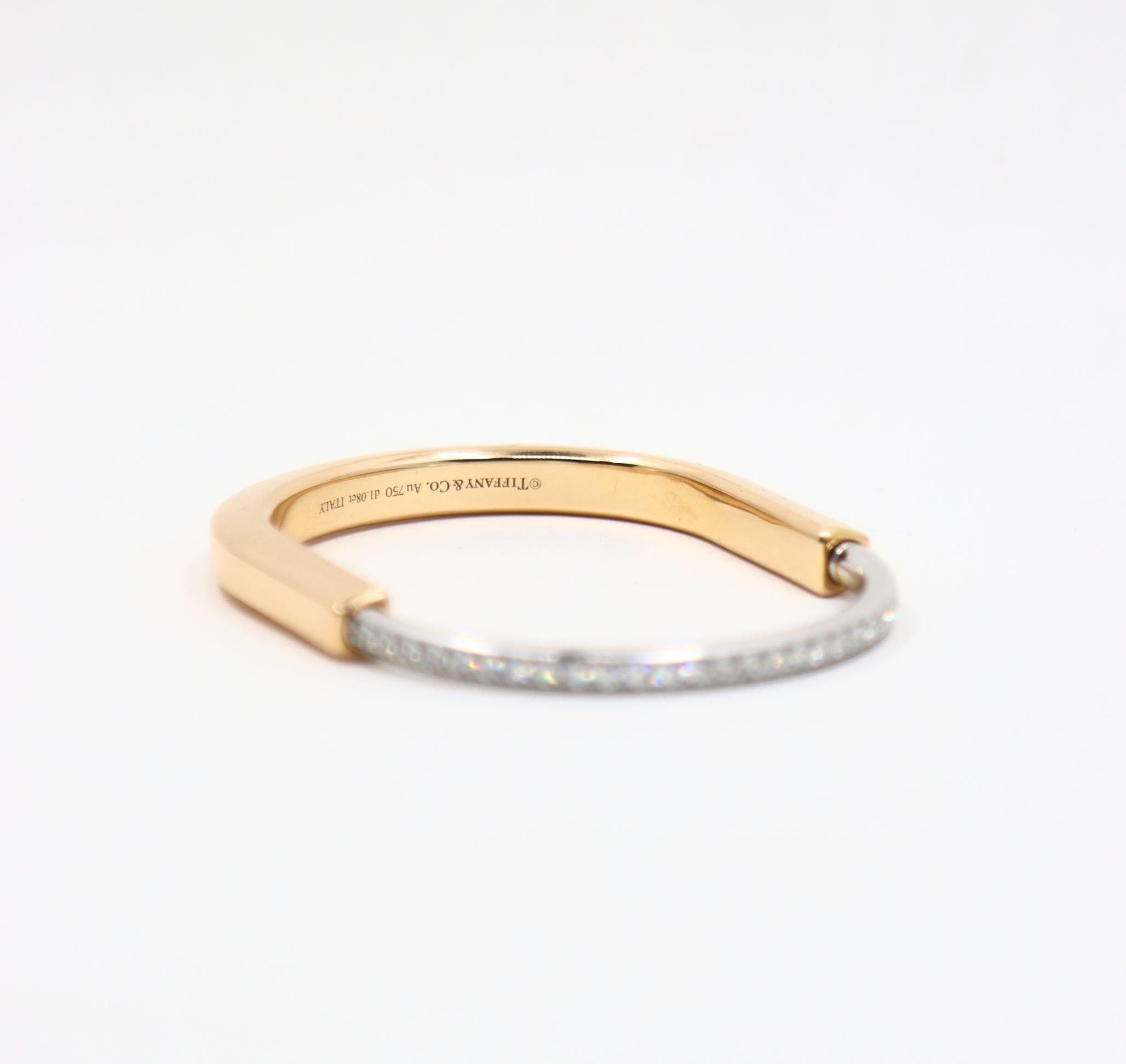 Tiffany & Co. Bracciale con diamanti in oro bianco e giallo 18 carati Lock in vendita 2