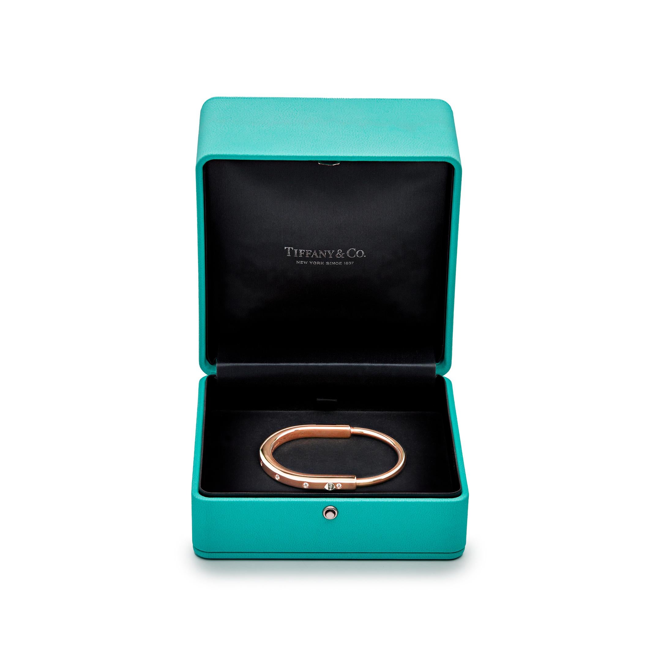 Tiffany & Co. Bracelet jonc Lock en or rose avec accents de diamants 70185296 en vente 2