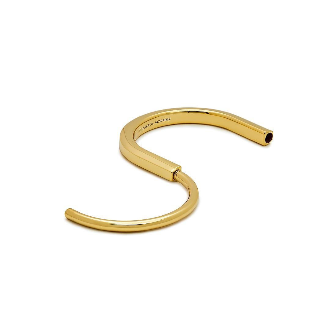 Tiffany & Co. Lock Bangle in Yellow Gold 70185636 In New Condition For Sale In New York, NY
