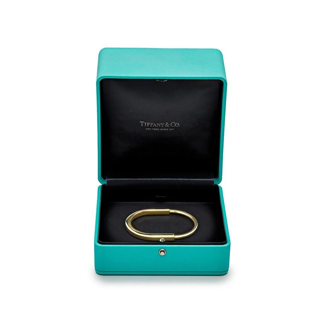 Tiffany & Co. Lock Bangle in Yellow Gold 70185636 For Sale 3